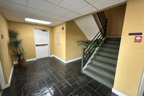 Immobilier commercial à louer à Holmes Beach, Floride: 91.79 m2 № 2166258 - photo 10