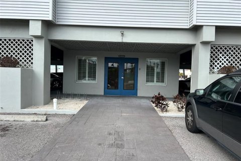 Immobilier commercial à louer à Holmes Beach, Floride: 91.79 m2 № 2166258 - photo 8