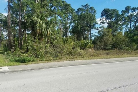 Commercial property in Port St. Lucie, Florida № 2084071