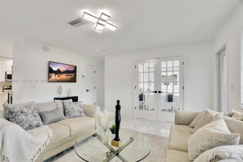 Villa ou maison à louer à Pompano Beach, Floride: 4 chambres, 139.35 m2 № 2252195 - photo 3