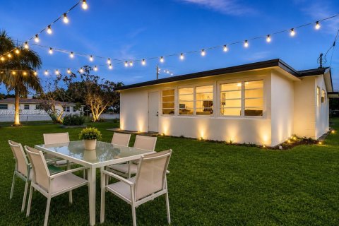 Villa ou maison à louer à Pompano Beach, Floride: 4 chambres, 139.35 m2 № 2252195 - photo 4