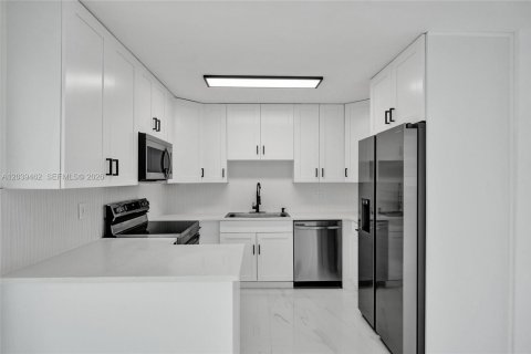 Villa ou maison à louer à Pompano Beach, Floride: 4 chambres, 139.35 m2 № 2252195 - photo 2