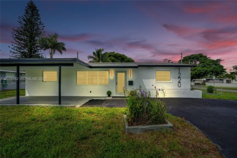Villa ou maison à Pompano Beach, Floride 4 chambres, 139.35 m2 № 2252195