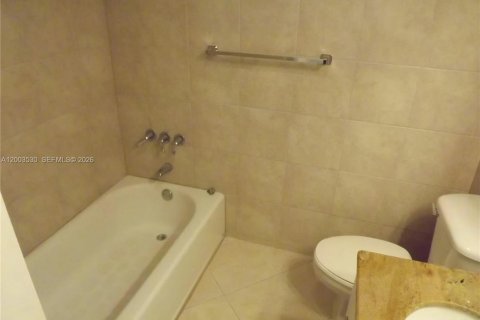 Townhouse in Pinecrest, Florida 2 bedrooms, 83.61 sq.m. № 2068182 - photo 6