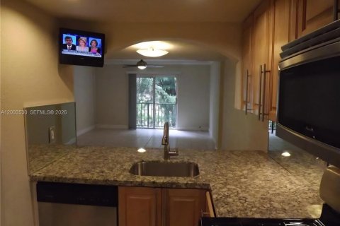 Townhouse in Pinecrest, Florida 2 bedrooms, 83.61 sq.m. № 2068182 - photo 11
