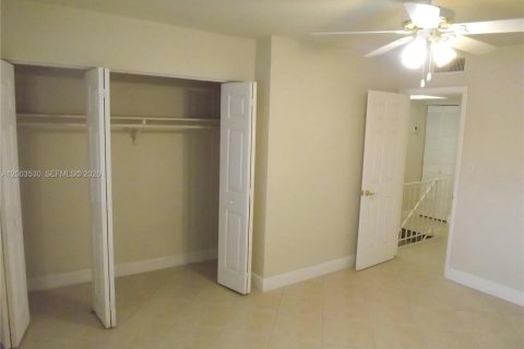 Townhouse in Pinecrest, Florida 2 bedrooms, 83.61 sq.m. № 2068182 - photo 13