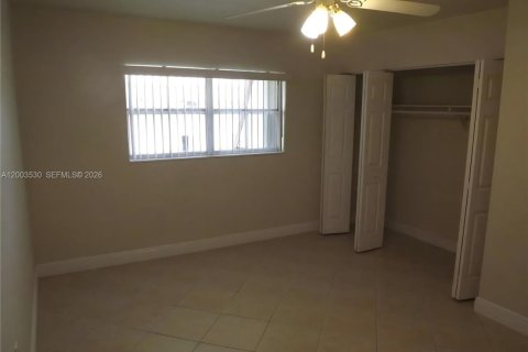 Townhouse in Pinecrest, Florida 2 bedrooms, 83.61 sq.m. № 2068182 - photo 16
