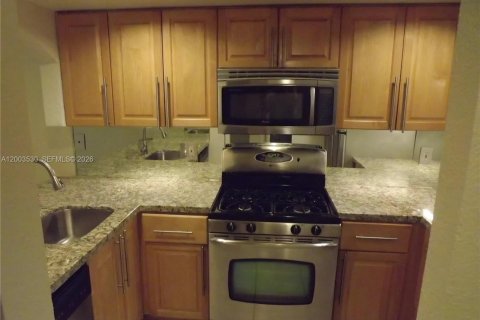 Townhouse in Pinecrest, Florida 2 bedrooms, 83.61 sq.m. № 2068182 - photo 12