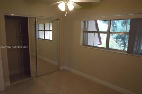 Townhouse in Pinecrest, Florida 2 bedrooms, 83.61 sq.m. № 2068182 - photo 17