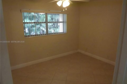 Townhouse in Pinecrest, Florida 2 bedrooms, 83.61 sq.m. № 2068182 - photo 15