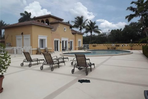 Townhouse in Pinecrest, Florida 2 bedrooms, 83.61 sq.m. № 2068182 - photo 4