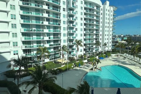Condominio en venta en North Bay Village, Florida, 2 dormitorios, 116.22 m2 № 2006508 - foto 4