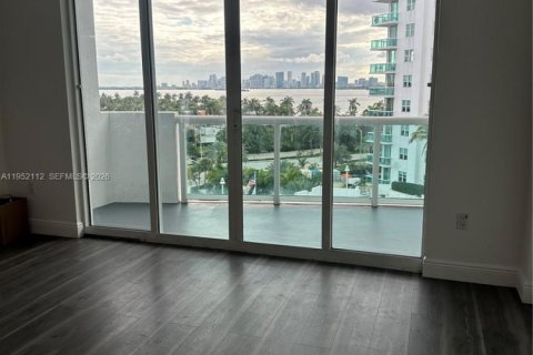 Condominio en venta en North Bay Village, Florida, 2 dormitorios, 116.22 m2 № 2006508 - foto 9