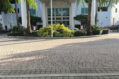 Condominio en venta en North Bay Village, Florida, 2 dormitorios, 116.22 m2 № 2006508 - foto 13