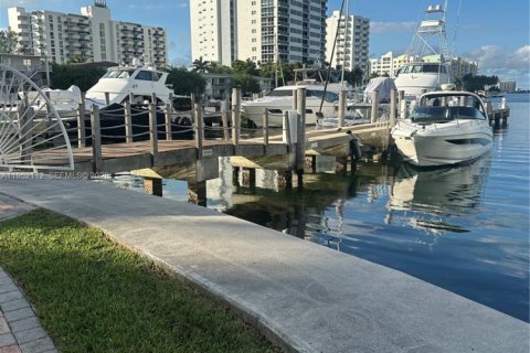 Condominio en venta en North Bay Village, Florida, 2 dormitorios, 116.22 m2 № 2006508 - foto 14