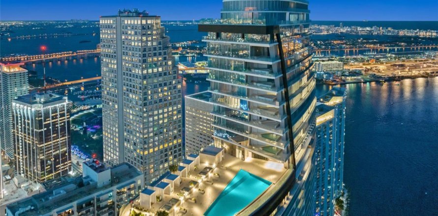 Кондоминиум с 2 спальнями в Майами, Флорида № 1951928