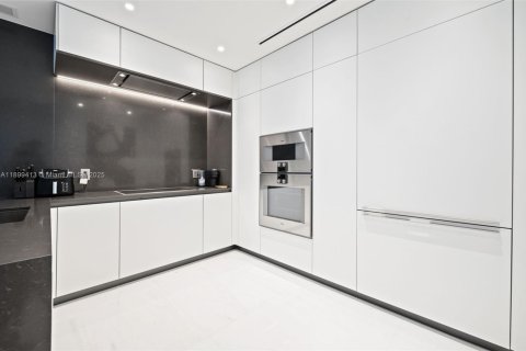 Купить кондоминиум в Майами, Флорида 2 спальни, 133.5м2, № 1951928 - фото 12