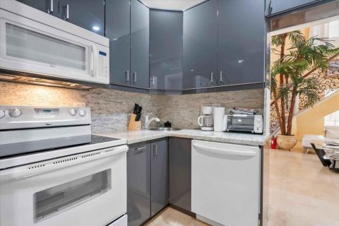 Casa en venta en Pompano Beach, Florida, 6 dormitorios, 566.7 m2 № 2258140 - foto 30