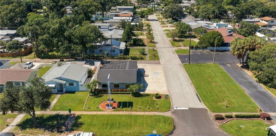 Propiedad comercial en Saint Petersburg, Florida 137.68 m2 № 2428945