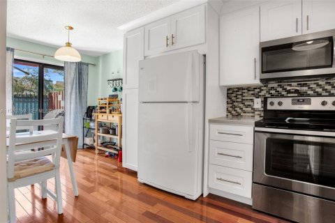 Adosado en venta en Dania Beach, Florida, 2 dormitorios, 119.84 m2 № 2044029 - foto 16