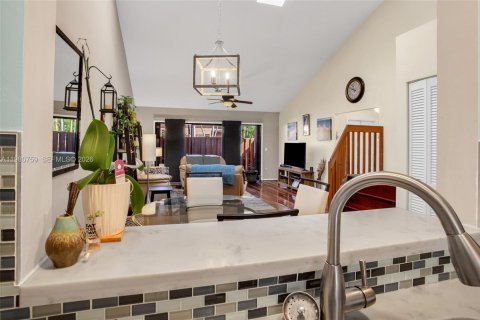 Adosado en venta en Dania Beach, Florida, 2 dormitorios, 119.84 m2 № 2044029 - foto 20