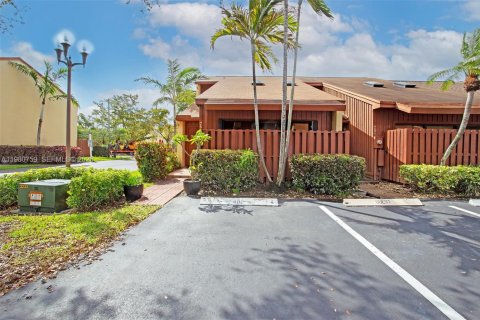 Adosado en venta en Dania Beach, Florida, 2 dormitorios, 119.84 m2 № 2044029 - foto 2