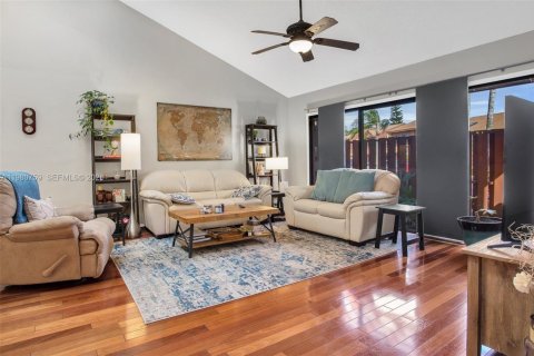 Adosado en venta en Dania Beach, Florida, 2 dormitorios, 119.84 m2 № 2044029 - foto 11