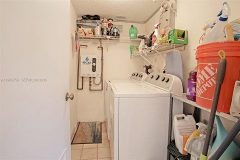 Adosado en venta en Dania Beach, Florida, 2 dormitorios, 119.84 m2 № 2044029 - foto 25