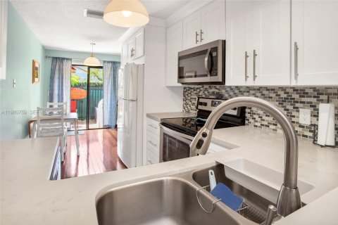 Adosado en venta en Dania Beach, Florida, 2 dormitorios, 119.84 m2 № 2044029 - foto 19