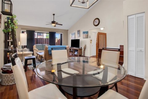 Adosado en venta en Dania Beach, Florida, 2 dormitorios, 119.84 m2 № 2044029 - foto 10