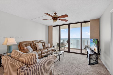 Condo in St. Lucie, Florida, 2 bedrooms  № 1930291 - photo 11