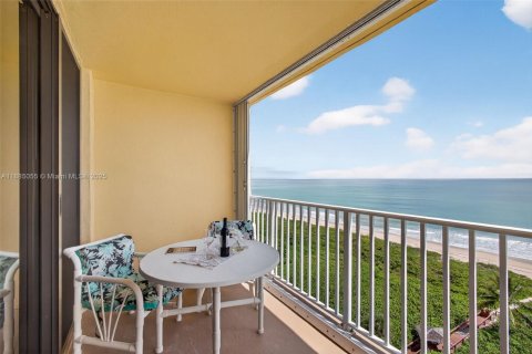 Condo in St. Lucie, Florida, 2 bedrooms  № 1930291 - photo 5