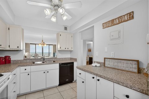 Condo in St. Lucie, Florida, 2 bedrooms  № 1930291 - photo 15