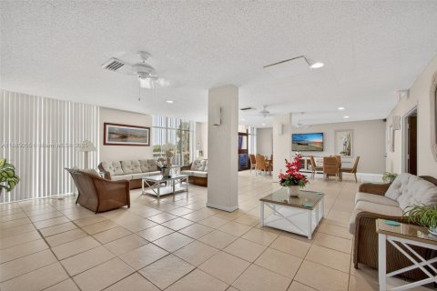 Condo in St. Lucie, Florida, 2 bedrooms  № 1930291 - photo 27