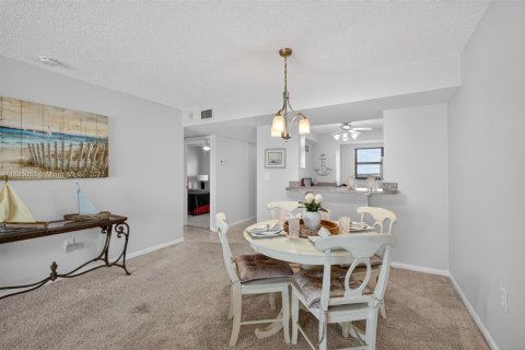 Condo in St. Lucie, Florida, 2 bedrooms  № 1930291 - photo 10