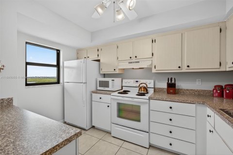 Condo in St. Lucie, Florida, 2 bedrooms  № 1930291 - photo 13