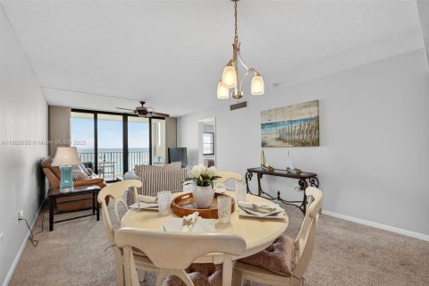 Condo in St. Lucie, Florida, 2 bedrooms  № 1930291 - photo 9
