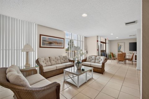Condo in St. Lucie, Florida, 2 bedrooms  № 1930291 - photo 28