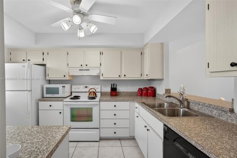 Condo in St. Lucie, Florida, 2 bedrooms  № 1930291 - photo 14