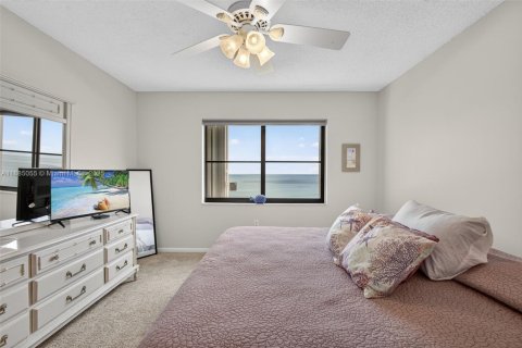 Condo in St. Lucie, Florida, 2 bedrooms  № 1930291 - photo 19