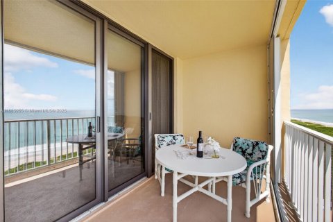 Condo in St. Lucie, Florida, 2 bedrooms  № 1930291 - photo 7