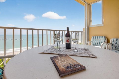 Condo in St. Lucie, Florida, 2 bedrooms  № 1930291 - photo 22