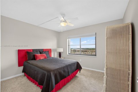 Condo in St. Lucie, Florida, 2 bedrooms  № 1930291 - photo 23