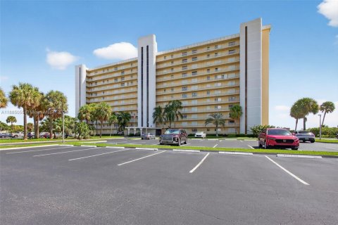 Condo in St. Lucie, Florida, 2 bedrooms  № 1930291 - photo 1