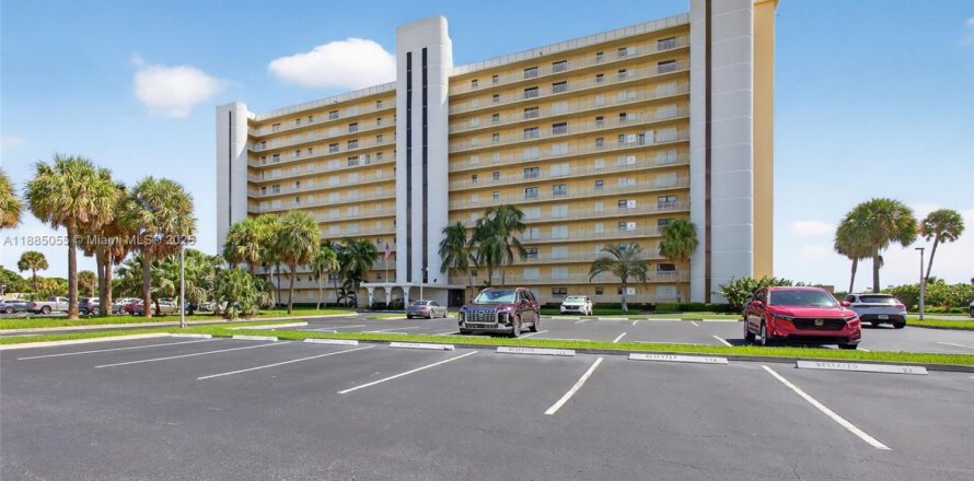 Condo in St. Lucie, Florida, 2 bedrooms  № 1930291