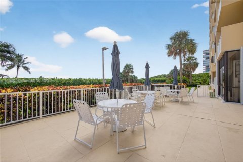 Condo in St. Lucie, Florida, 2 bedrooms  № 1930291 - photo 30