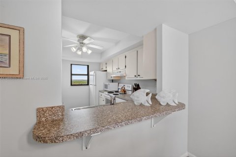 Condo in St. Lucie, Florida, 2 bedrooms  № 1930291 - photo 12