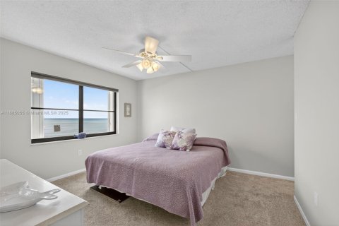 Condo in St. Lucie, Florida, 2 bedrooms  № 1930291 - photo 18