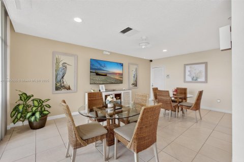 Condo in St. Lucie, Florida, 2 bedrooms  № 1930291 - photo 29