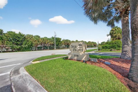 Condo in St. Lucie, Florida, 2 bedrooms  № 1930291 - photo 2